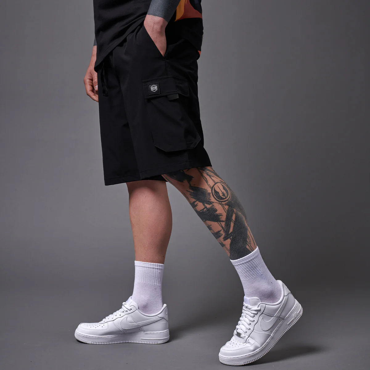 DOLLYNOIRE TECHNO CARGO SHORTS NERO