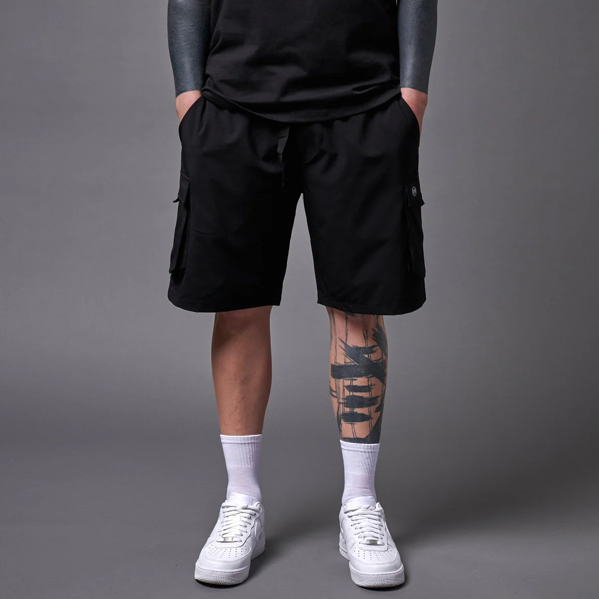 DOLLYNOIRE TECHNO CARGO SHORTS NERO